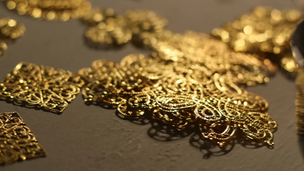 Fixed costs of a jewelry business: Gold filigree pieces representing manufacturing and material costs