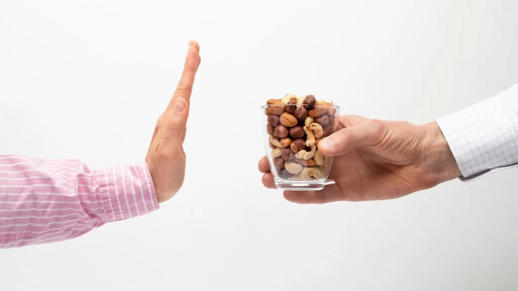 Foods to avoid while taking glipizide: high-fat and salty snack foods like mixed nuts